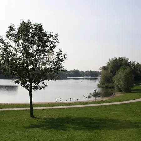 Schoenes Im Dachgeschoss In Nahe Rheinauer See مانهايم