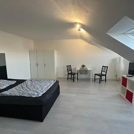 Schoenes Im Dachgeschoss In Nahe Rheinauer See شقة *